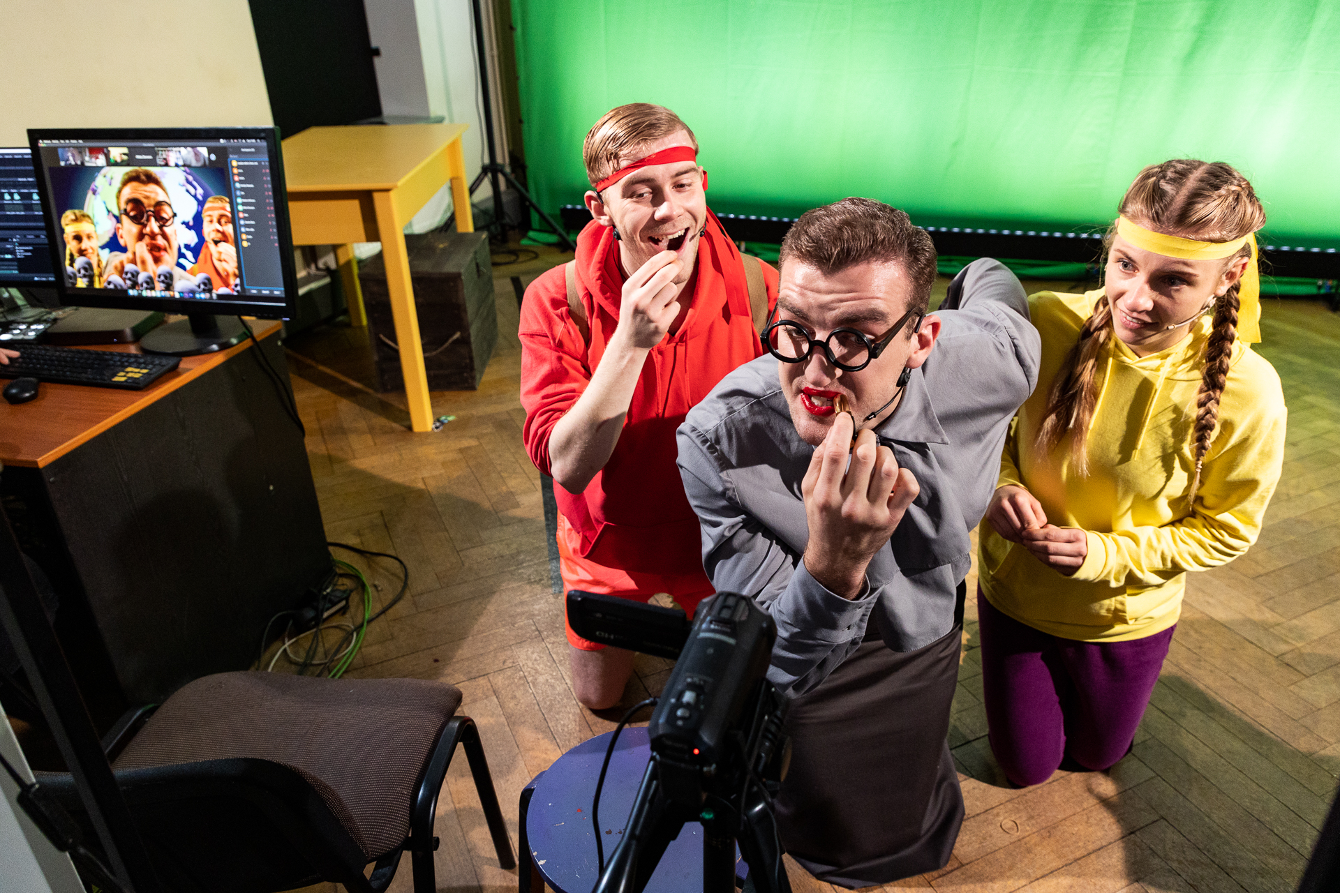 Skats no izrādes "Sapraši un nesapraši" // Foto – Miks Ratnieks